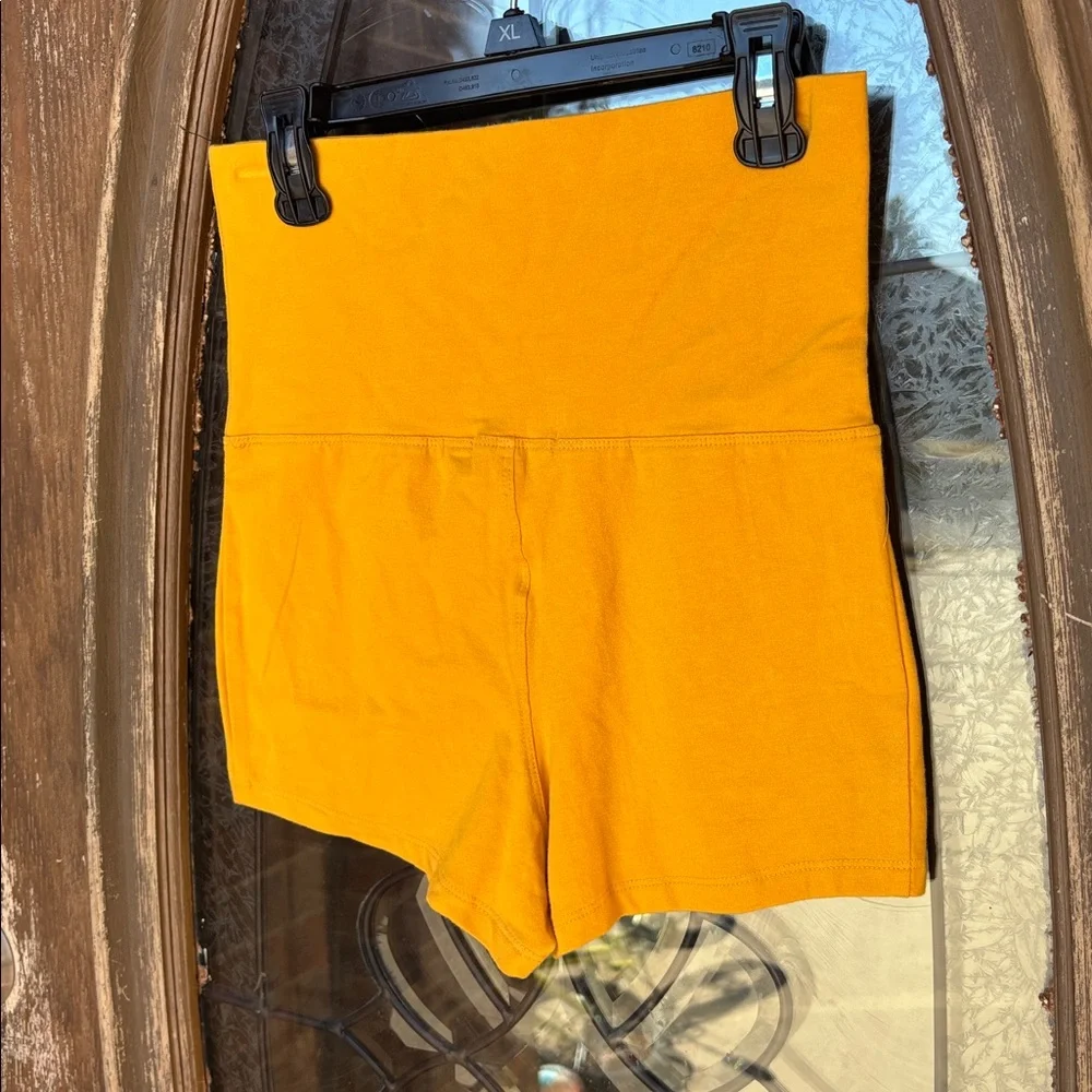 Active Basic High Rise Spandex Shorts! Size Small - Picture 2 of 4